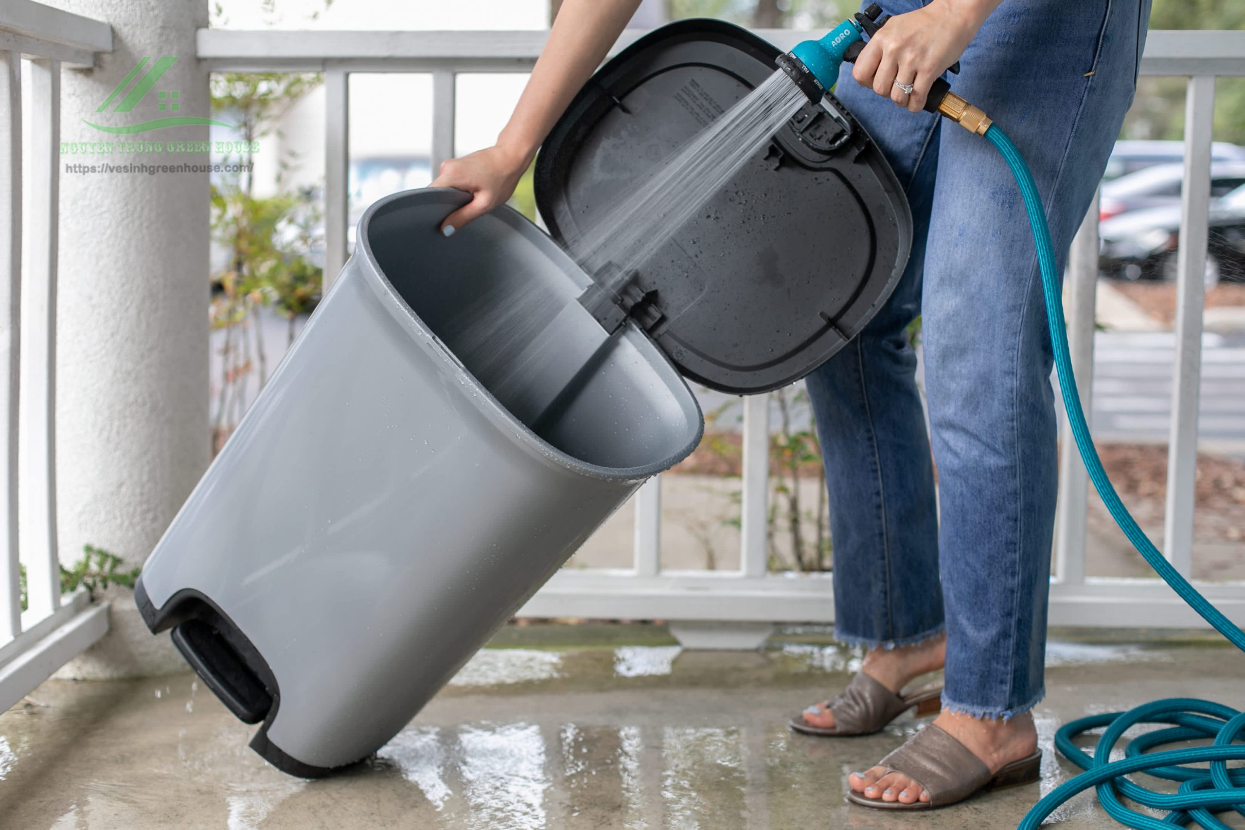 Những vị trí cần phải vệ sinh thường xuyên trong nhà: Thùng rác