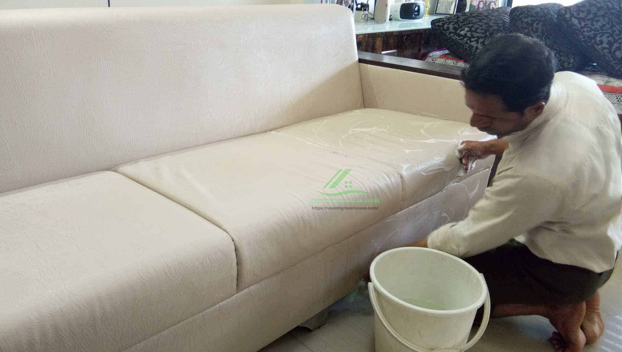 Quy trình giặt ghế sofa chuyên nghiệp