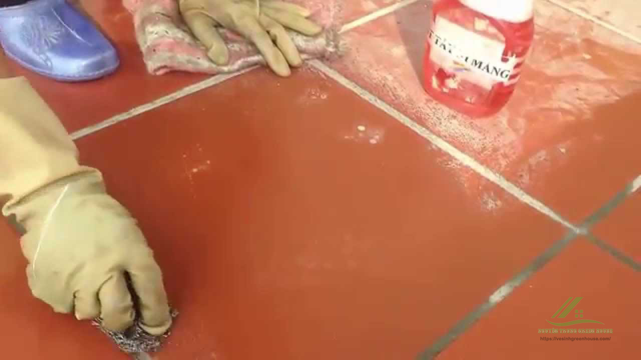 Cách tẩy sạch sơn trên nền gạch