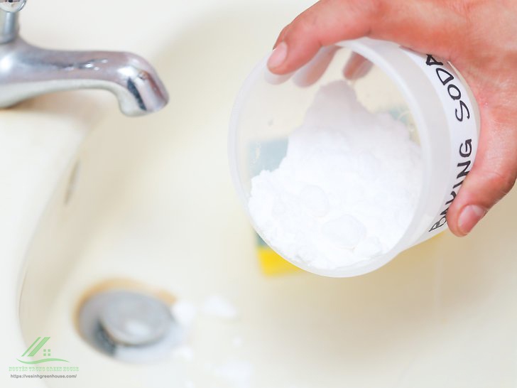 Sử dụng Baking soda để tẩy trắng bồn rửa mặt