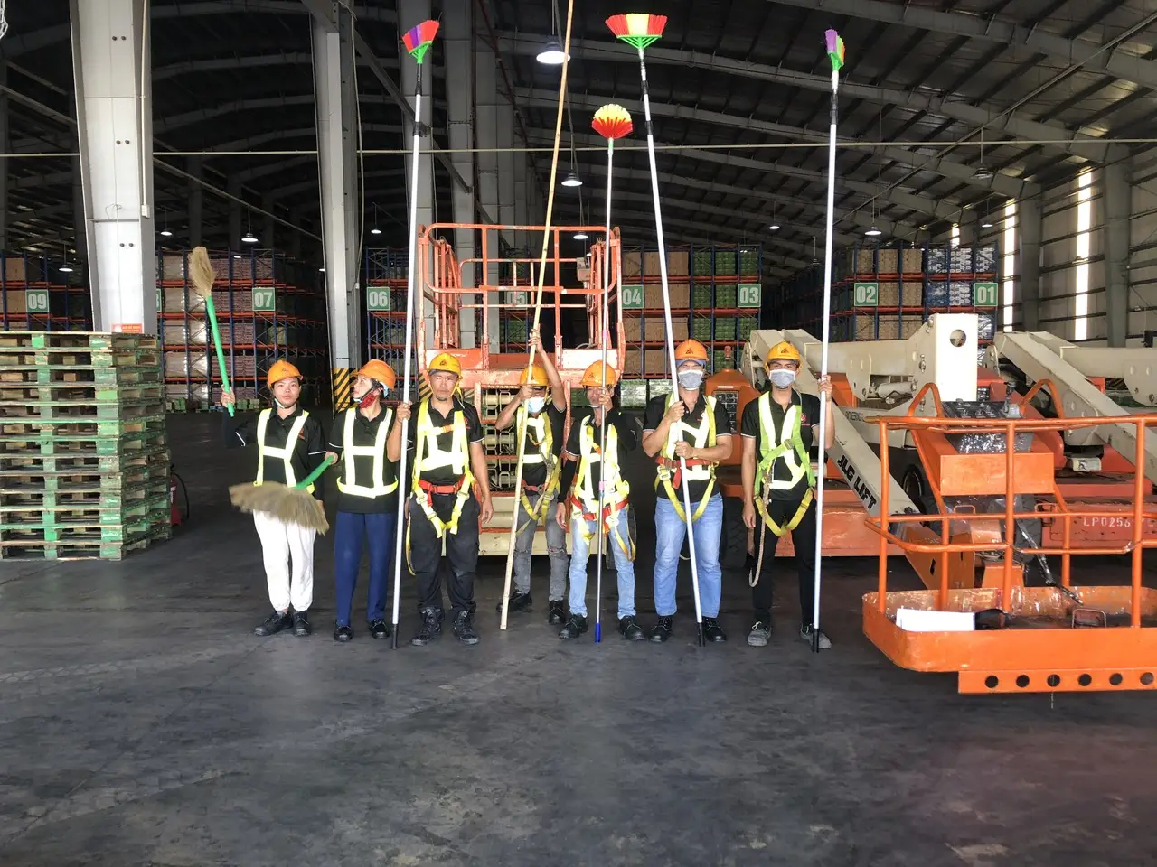 Công ty vệ sinh nhà xưởng tại Chơn Thành - Giải pháp tối ưu cho môi trường làm việc sạch sẽ