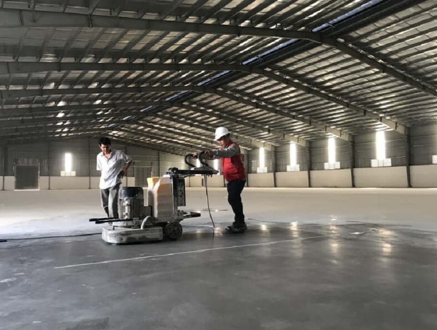 Giải pháp hiệu quả cho dịch vụ vệ sinh sàn nhà xưởng công nghiệp