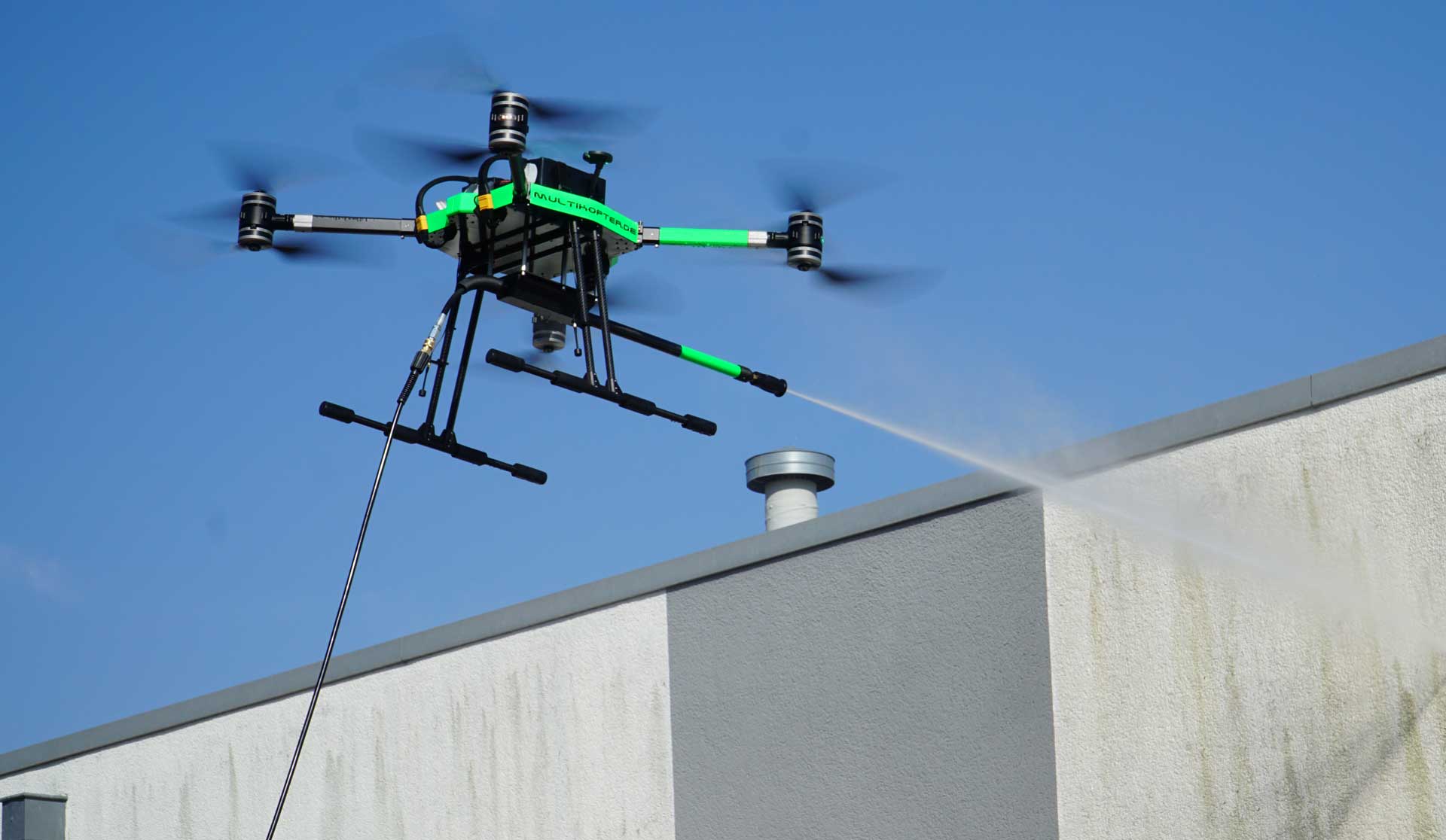 Xu hướng dịch vụ Drone trong ngành vệ sinh công nghiệp