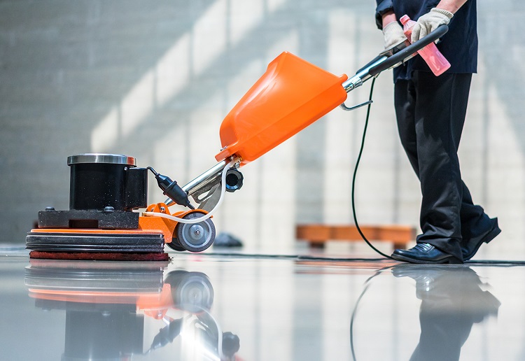 Ứng dụng công nghệ hiện đại và máy móc công nghiệp trong dịch vụ vệ sinh sàn nhà xưởng