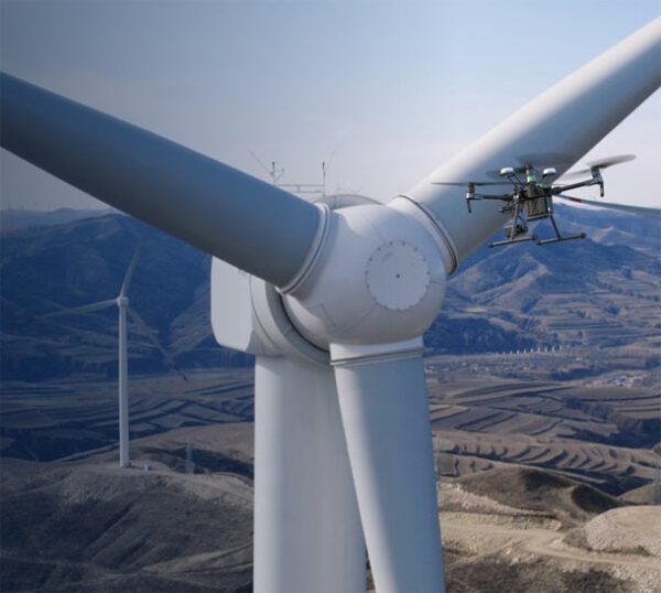 Vệ sinh cánh tuabin bằng drone (máy bay không người lái) - Giải pháp hiệu quả và an toàn Vệ sinh cánh tuabin bằng drone (máy bay không người lái) - Giải pháp hiệu quả và an toàn